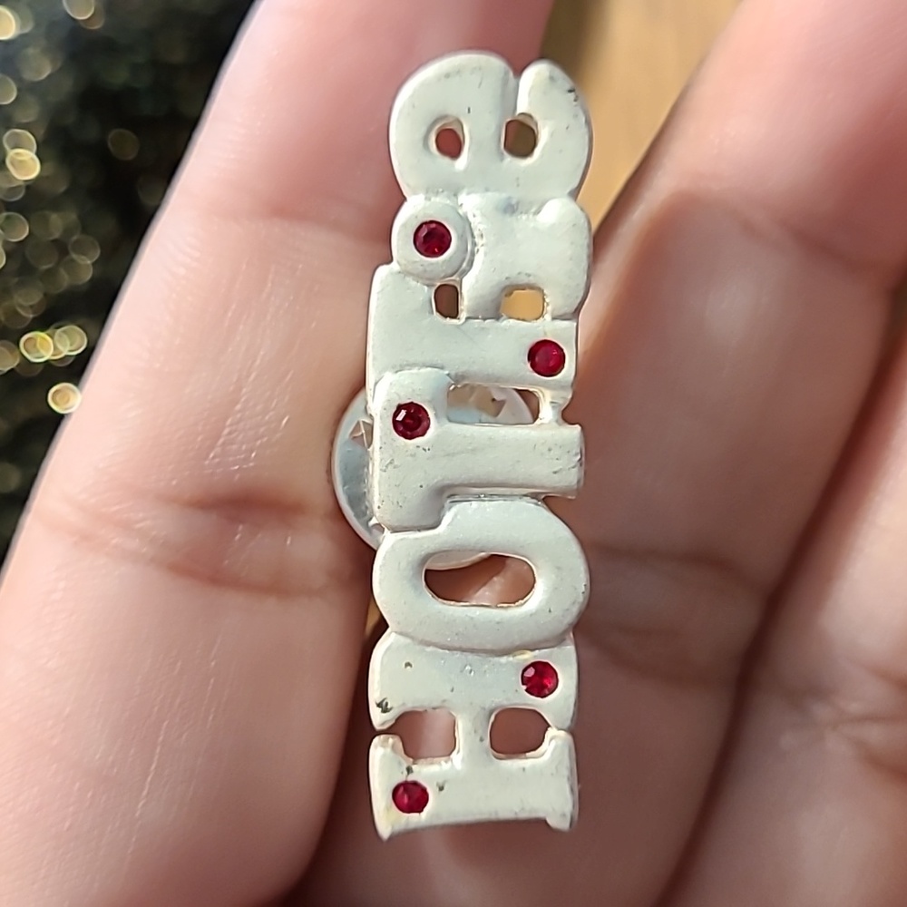 Hottie Pin - Picture 5 of 5